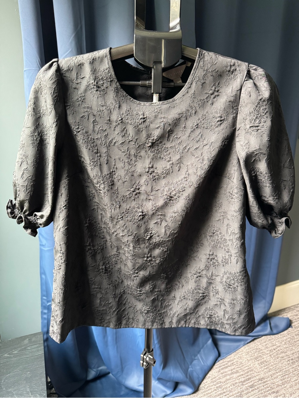 Ted Baker Black Floral Jacquard Puff-Sleeve Top Size Medium